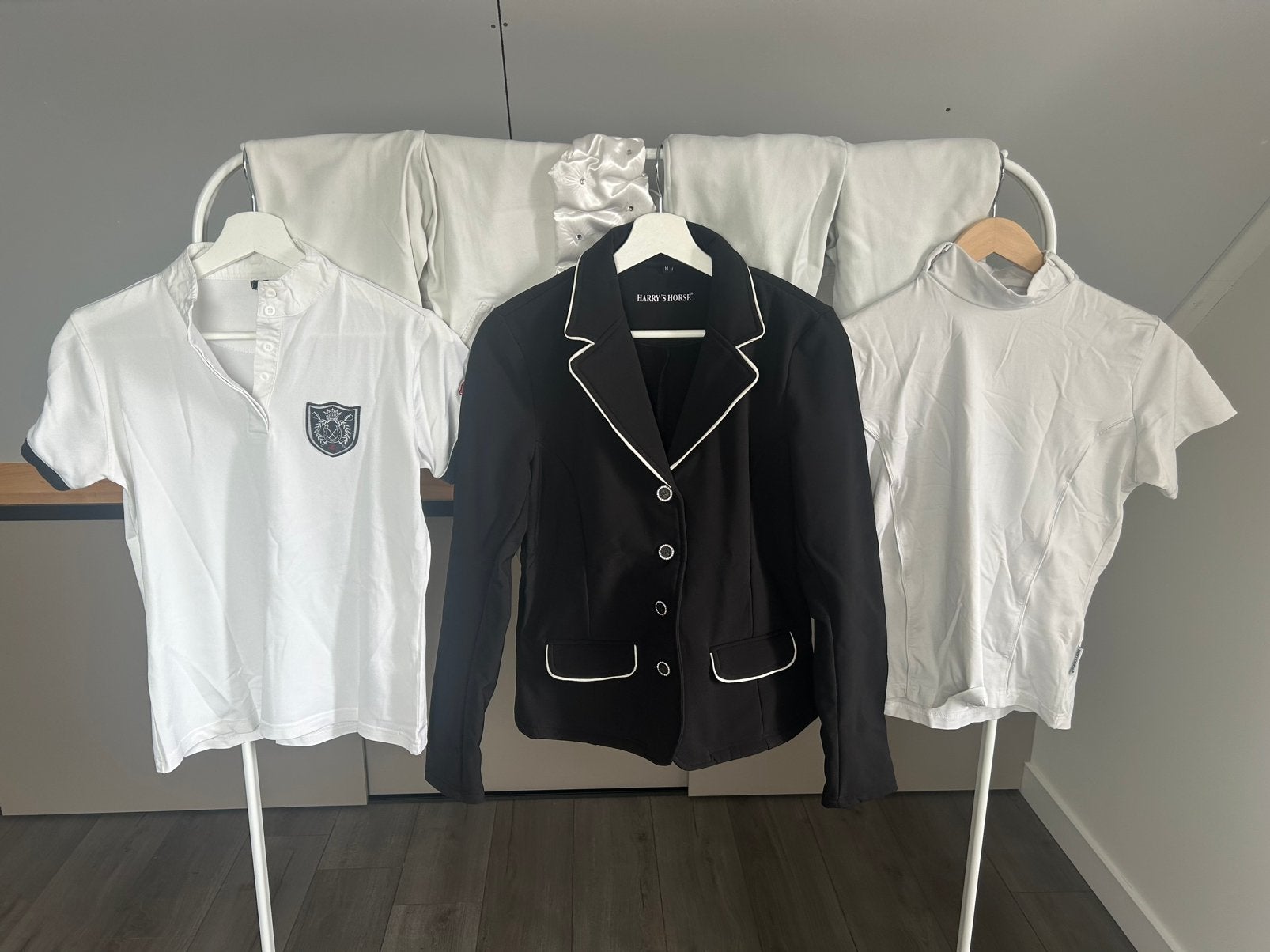 Complete wedstrijdset paardrijden, Dieren en Toebehoren, Paardrijkleding, Gebruikt, Dressuur, Ophalen of Verzenden, Zwart