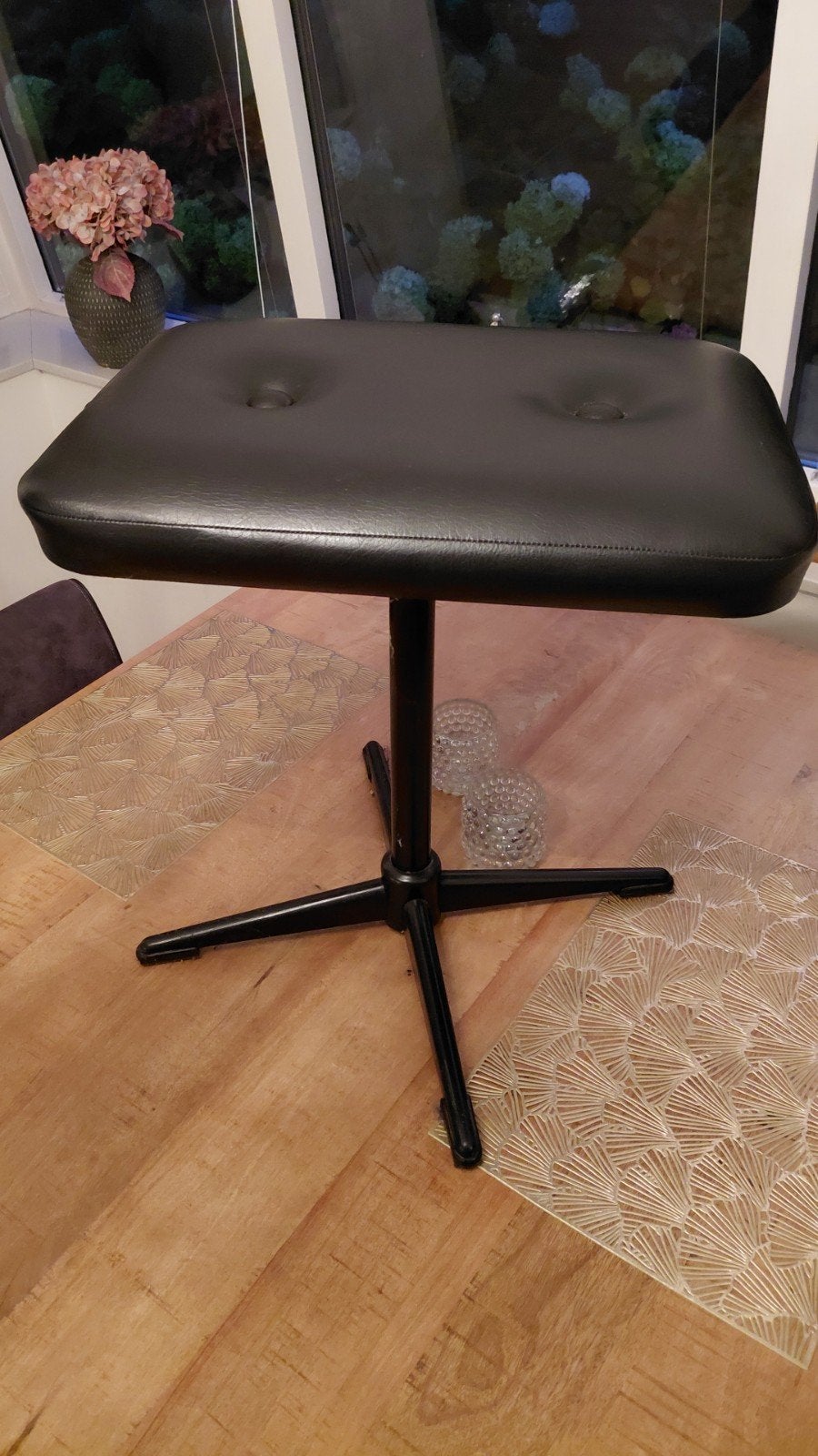 Zwart leren piano kruk hoogte 46-65 cm verstelbaar, Huis en Inrichting, Ophalen, Minder dan 50 cm, Gebruikt, Minder dan 50 cm