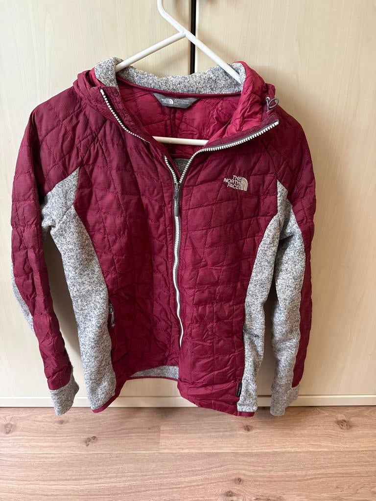 The North Face Gewatteerd Jasje Maat M - Bordeauxrood, Ophalen of Verzenden, Gedragen, Maat 38/40 (M), Rood