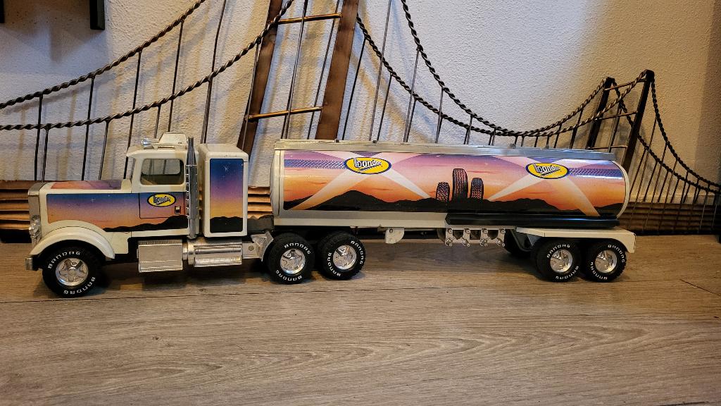Vintage Nylint Mack Tanker Truck – Bandag Promo mint, Ophalen of Verzenden, Zo goed als nieuw
