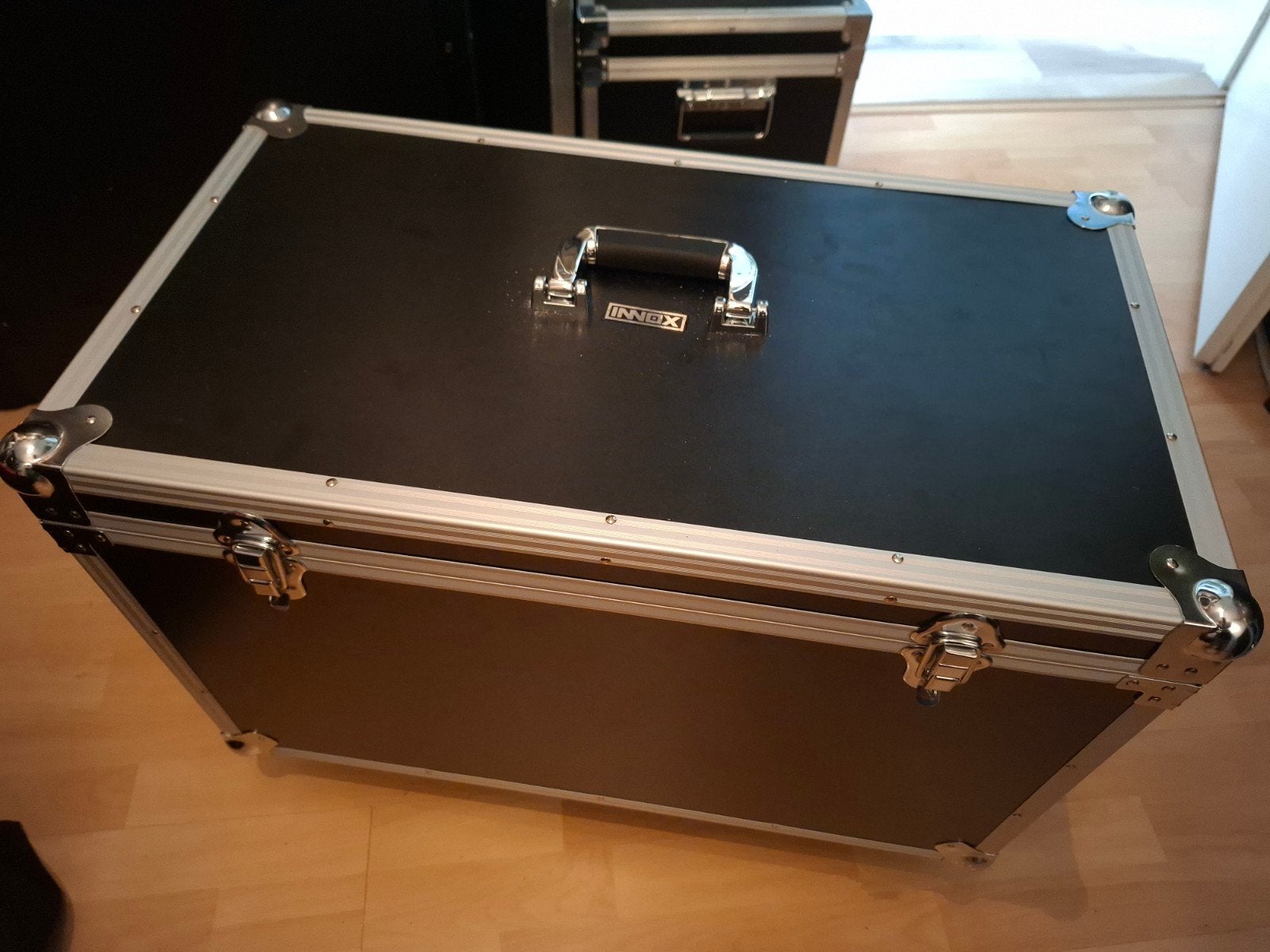 Innox Flightcase met wielen - Zwart, Ophalen, Zo goed als nieuw, Overige instrumenten, Flightcase