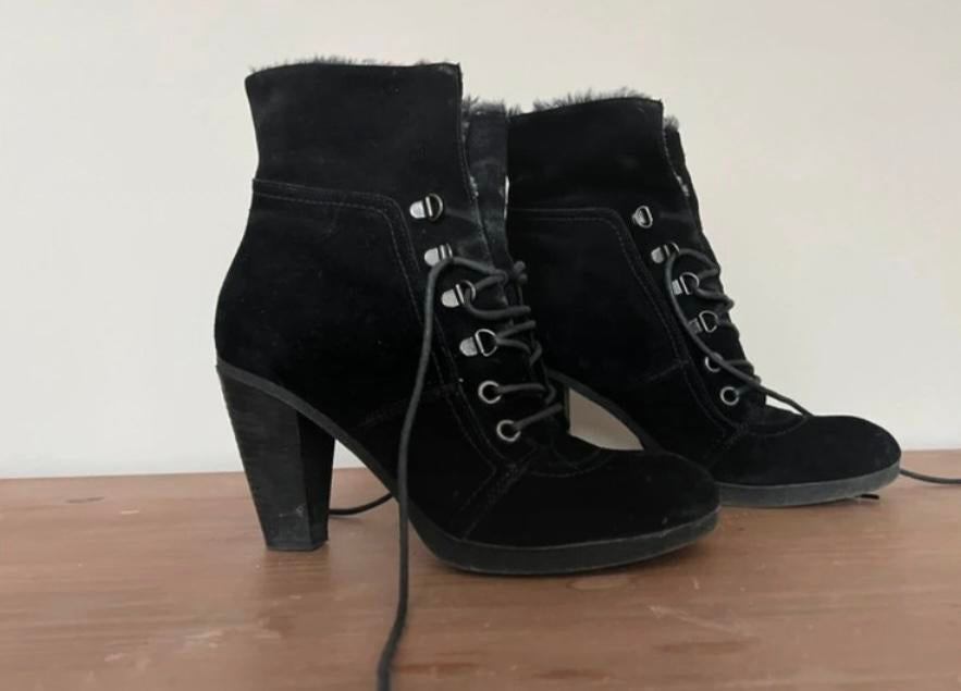 Zwarte rijglaarsjes, grijs bont, 39, Ophalen of Verzenden, Zo goed als nieuw, Zwart, Sneakers of Gympen