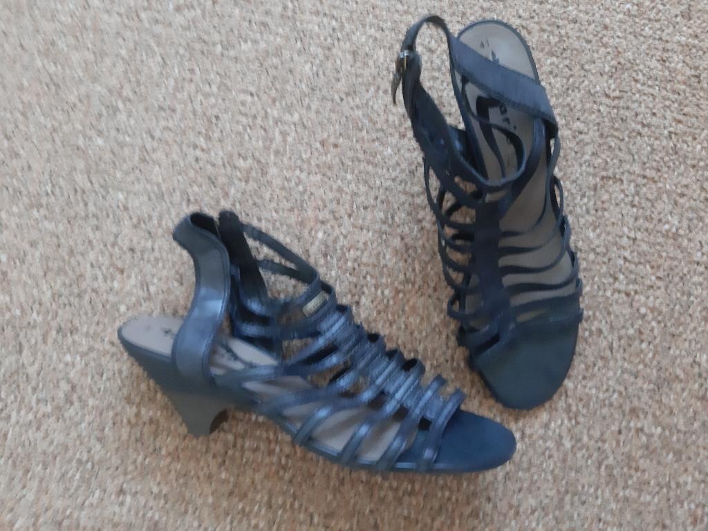 prachtige zwarte sandalen Tamaris maat 41, Zwart, Sandalen of Muiltjes, Zo goed als nieuw, Ophalen