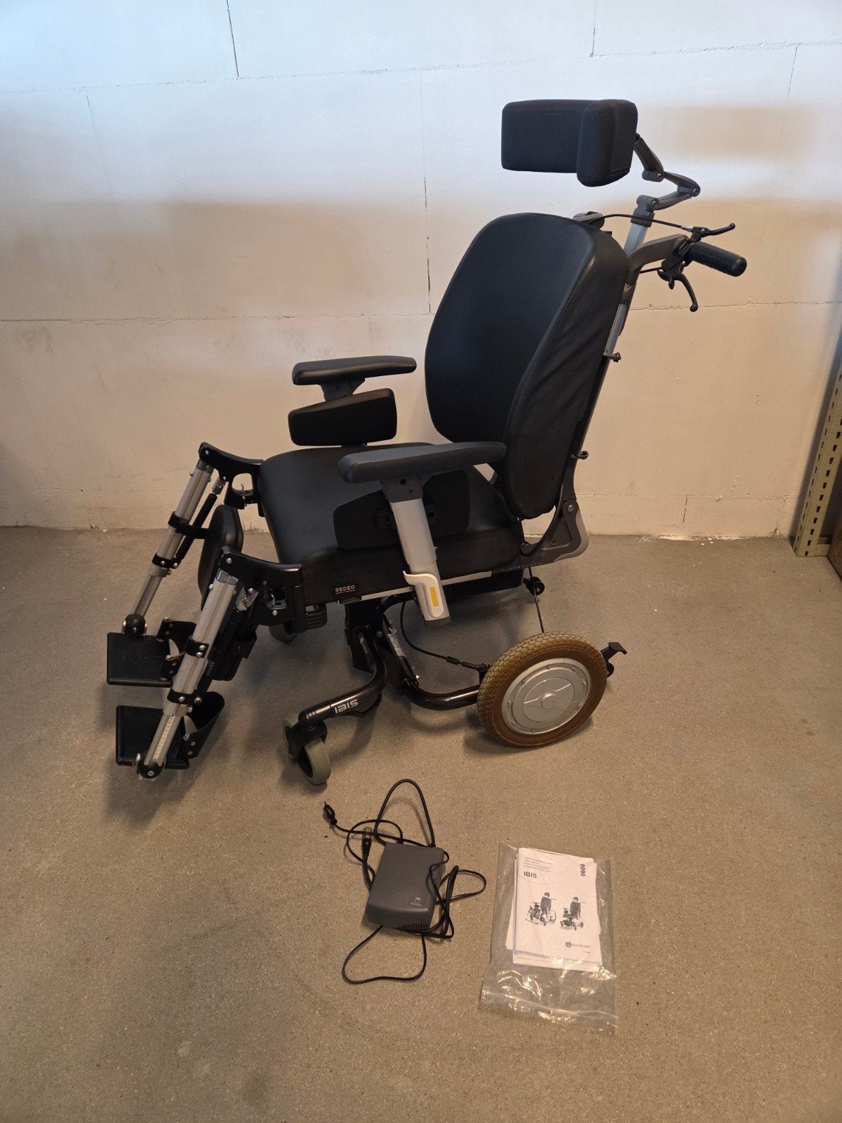 Ibis kamtelrolstoel / kantel rolstoel met duwondersteuning, Ophalen, Elektrische rolstoel