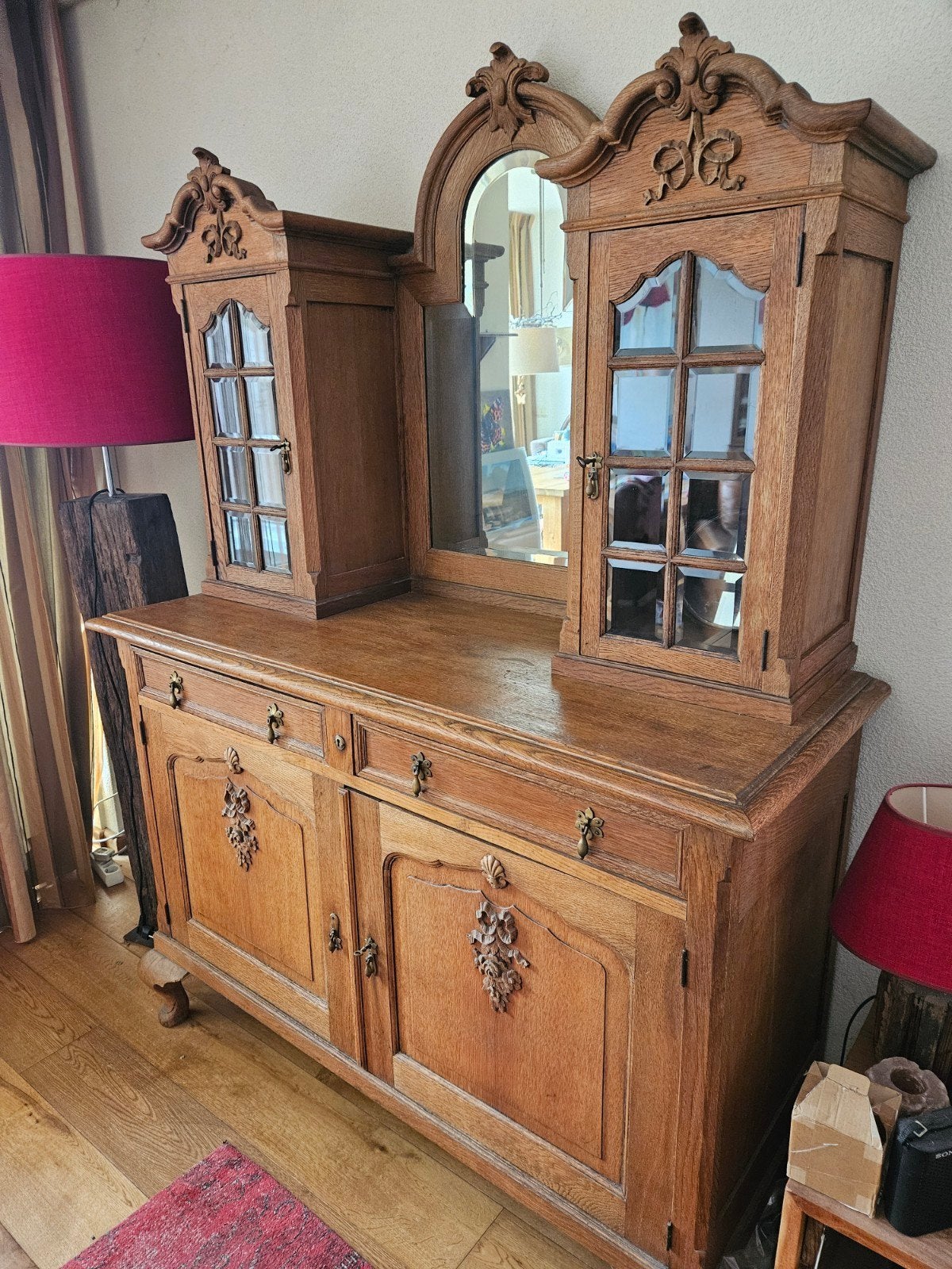 Antiek eiken dressoir met spiegel en vitrinekasten, Ophalen