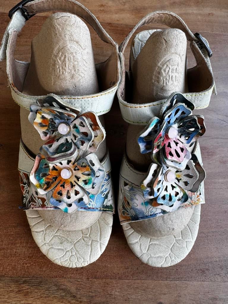 Laura Vita sandalen met bloem - Maat 36, Ophalen of Verzenden, Gedragen, Wit, Sandalen of Muiltjes