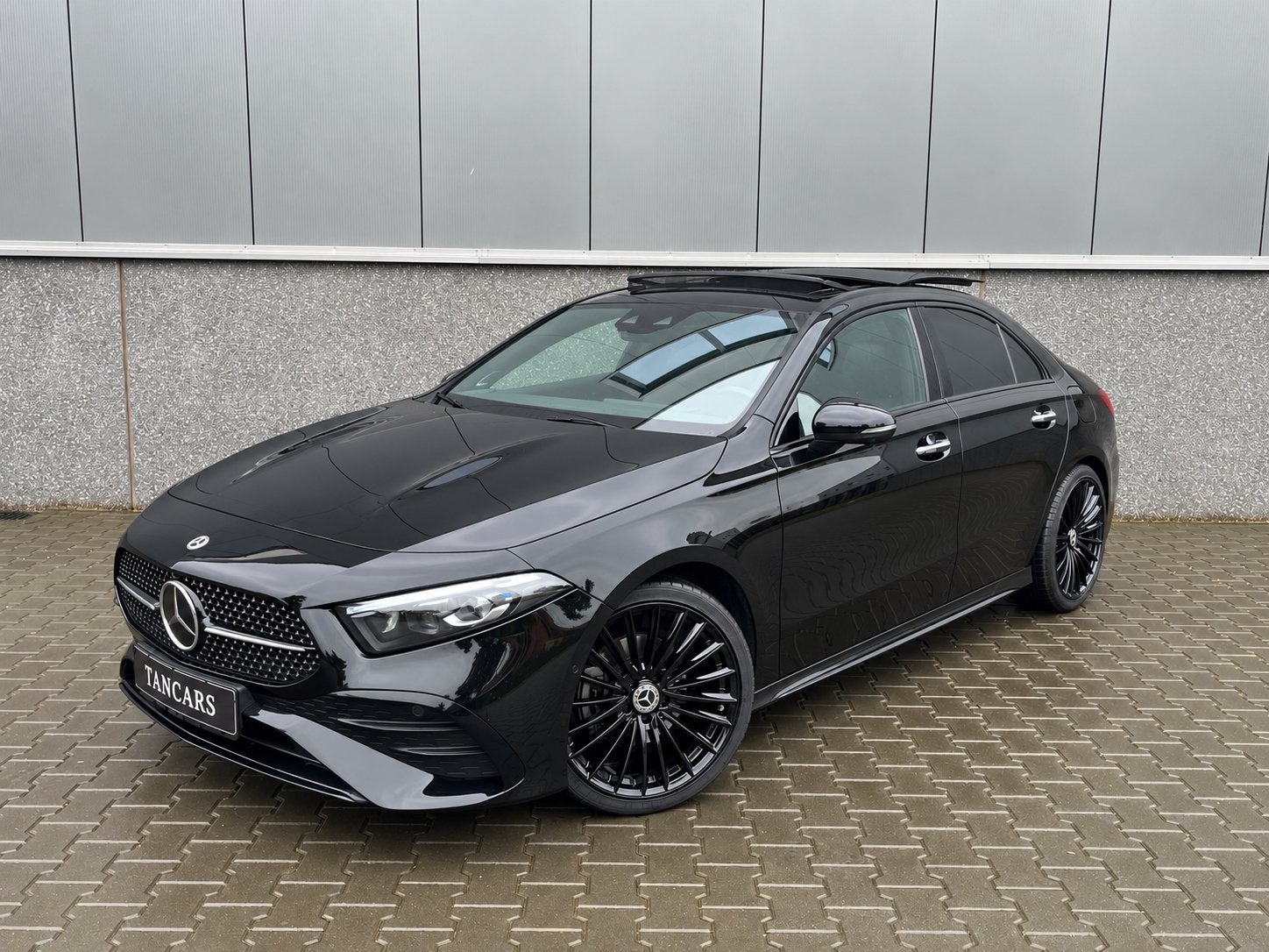 Mercedes-Benz A200 Lim. AMG/Night |Pano|Memory|Burmester|HuD, Dealer onderhouden, Bedrijf, 1332 cc, A-Klasse