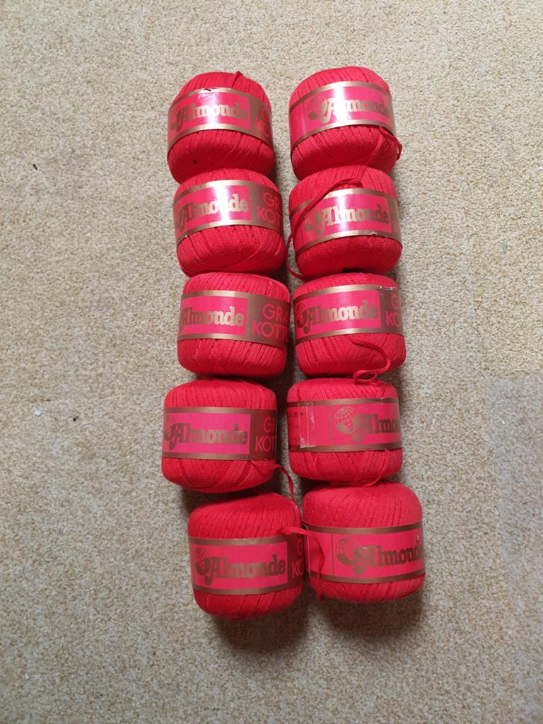 10 bollen Almonde katoen garen rood voor naalden 4-4.5, Hobby en Vrije tijd, Ophalen of Verzenden, Nieuw, Breien of Haken, Wol of Garen