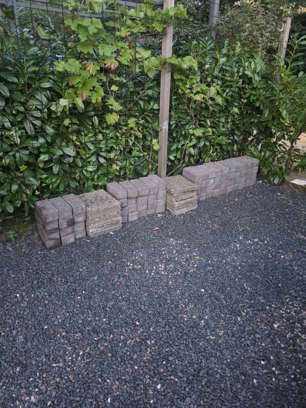 GRATIS Gebruikte klinkers en tegels voor tuin of oprit, Tuin en Terras, Tegels en Klinkers, Ophalen, Gebruikt, Klinkers, 10 m² of meer