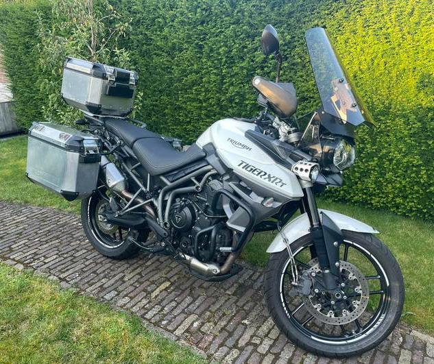 Super nette Triumph Tiger 800 XRT, Motoren, Occasion, Handvatverwarming, Motorrijbewijs A, 3 cilinders