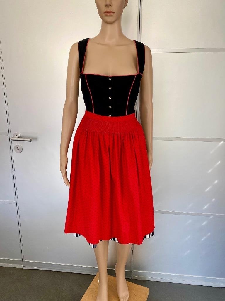 H665 Dirndl maat 38=M Oktoberfeest jurk jurkje rood/zwart, Maat 38/40 (M), Ophalen of Verzenden, Kleding, Overige thema's