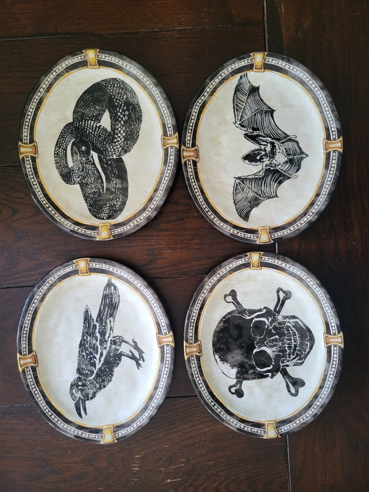 Williams Sonoma Halloween medaillon plates, set van 4 borden, Huis en Inrichting, Ophalen of Verzenden, Glas, Overige stijlen
