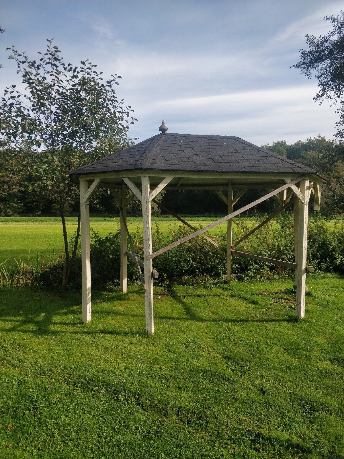 Houten prieel met dakbedekking, Gebruikt, Minder dan 4 meter, Paviljoen, 2 meter of meer