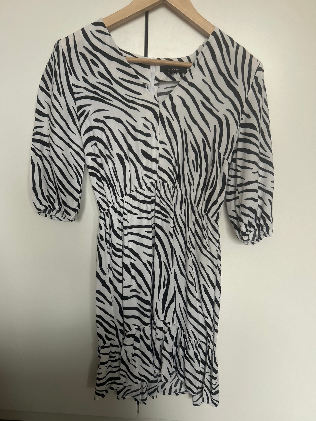 Nikkie zebraprint jurk - Zo goed als nieuw, Zwart, Ophalen of Verzenden, Zo goed als nieuw, Knielengte