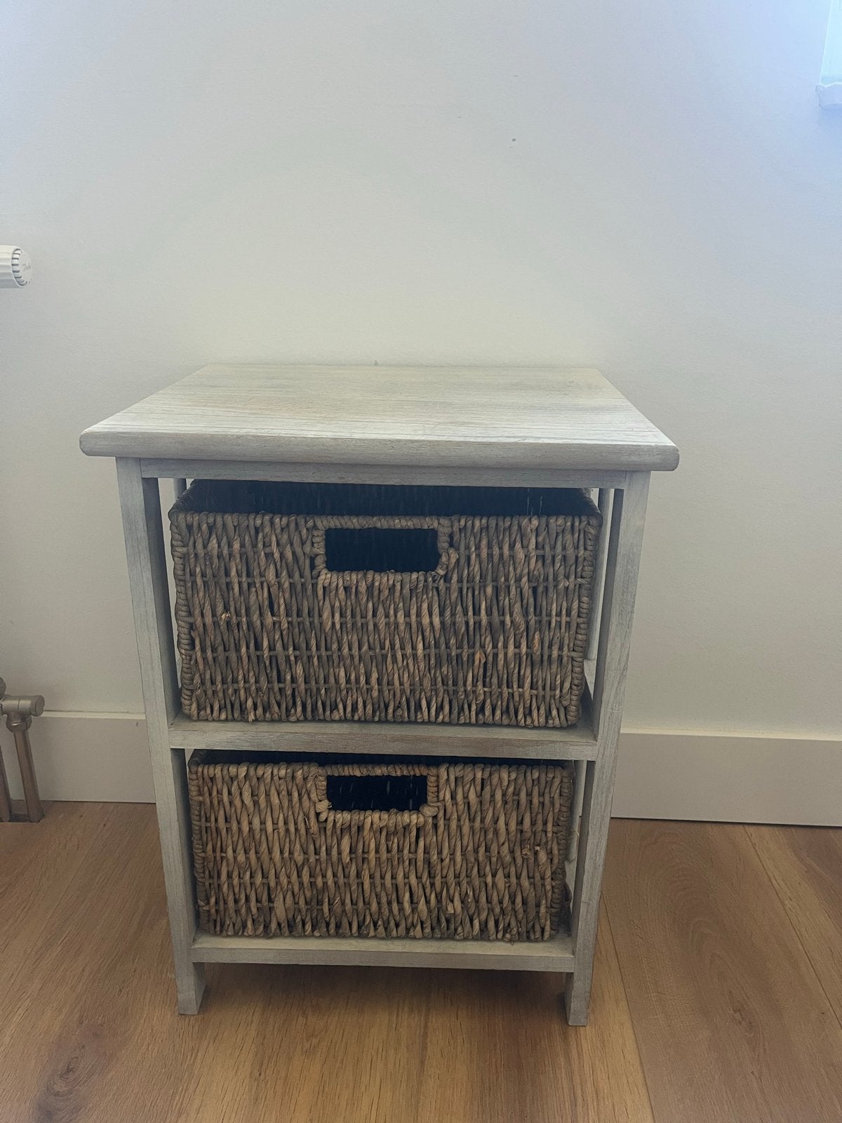 Houten bijzettafel met 2 rieten manden, Minder dan 55 cm, Gebruikt, Rechthoekig, Hout