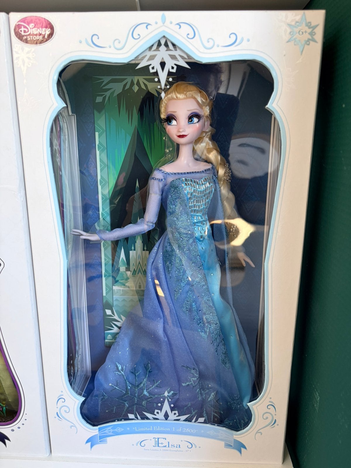 Limited edition frozen doll elsa, Verzamelen, Ophalen of Verzenden, Overige figuren, Zo goed als nieuw, Beeldje of Figuurtje