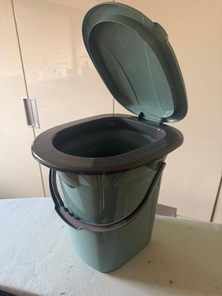 Groenblauwe draagbare toiletemmer - Ideaal voor camping/reiz, Ophalen, Zo goed als nieuw