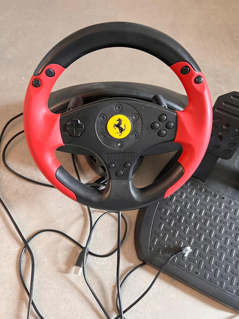 Thrustmaster Ferrari racestuur met pedalen, Ophalen, Zo goed als nieuw