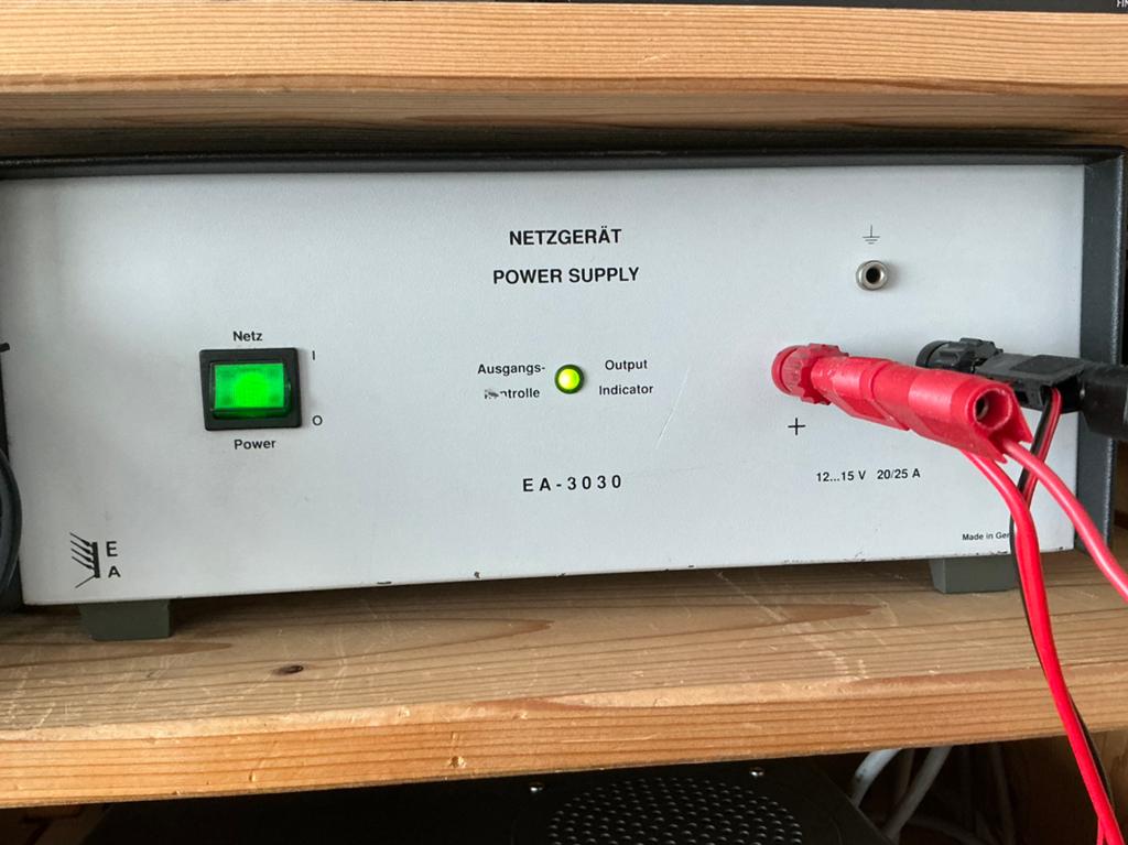 EA gestabiliseerde netvoeding 13.8 V 30Amp., Ophalen