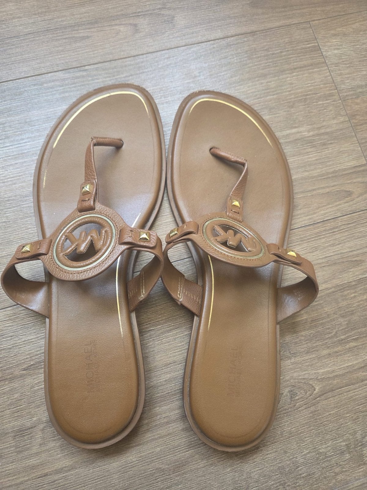 Michael Kors Slippers - Zo goed als nieuw, Kleding | Dames, Schoenen, Ophalen of Verzenden, Zo goed als nieuw, Bruin, Slippers
