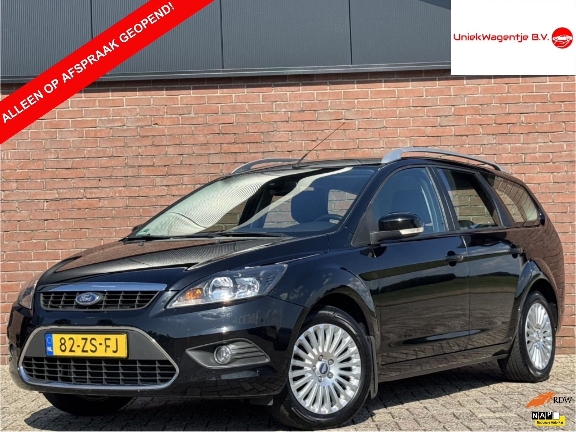 Ford Focus Wagon 1.6 TITANIUM | NL-AUTO! | NAVI! | TREKHAAK!, Auto's, 1596 cc, Gebruikt, Zwart, 4 cilinders