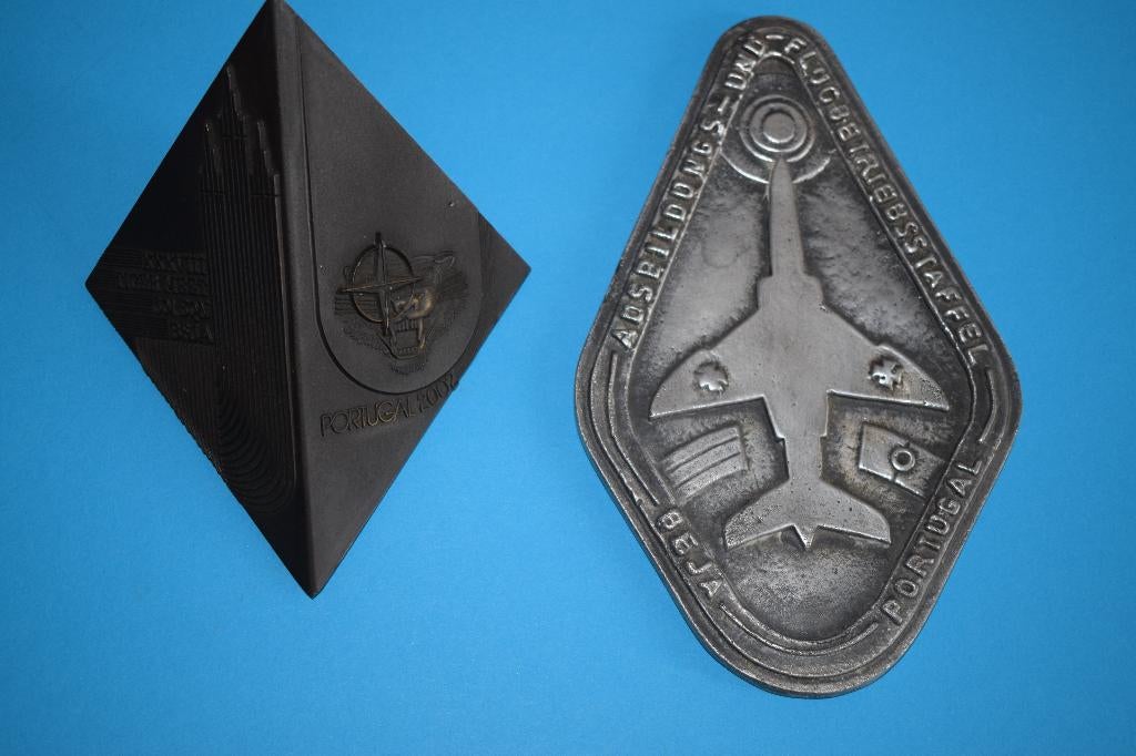 luchtvaart, 2 metalen items Tigermeet, BEJA, Portugal, Verzenden, Gebruikt, Overige typen