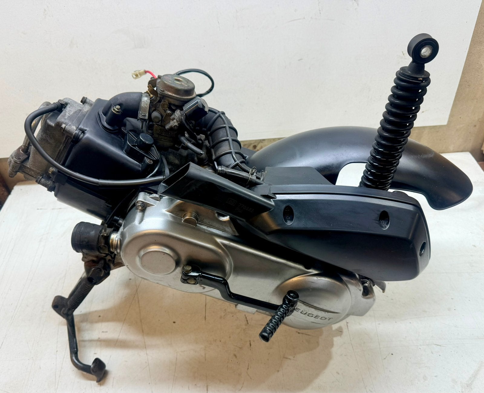 Veel onderdelen Peugeot Kisbee 2017 brom met 9K gedraaid, Nx scooterparts, Gebruikt, Info@nxscooterparts.com, Kap