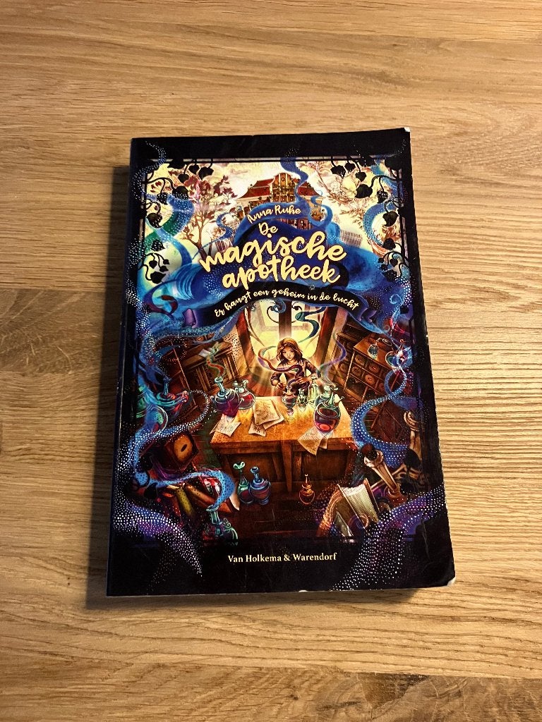 De Magische Apotheek - Er hangt een geheim in de lucht, Boeken, Ophalen of Verzenden, Gelezen, Anna Ruhe
