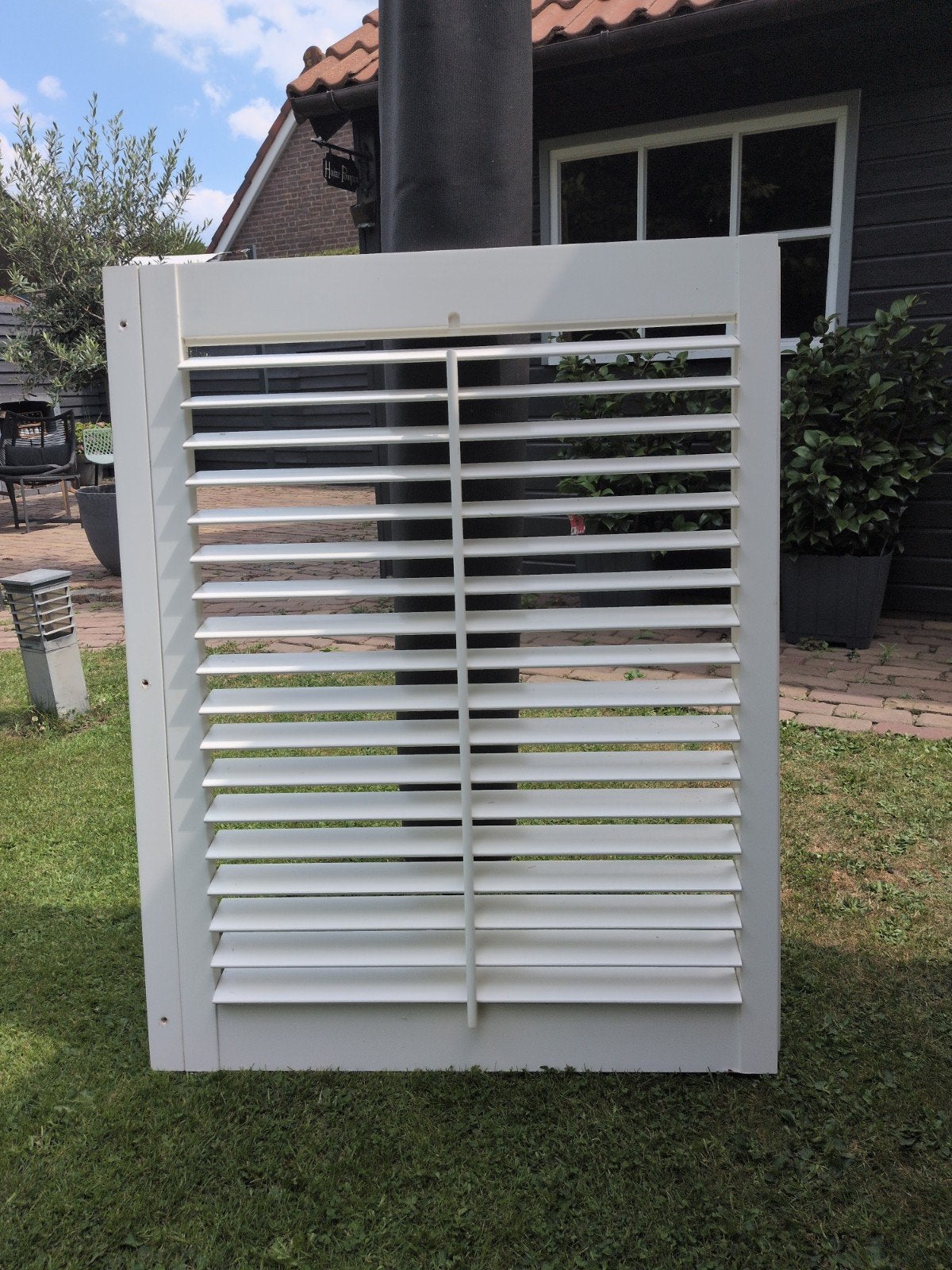 Shutter met bedieningsgreep in midden, Ophalen, Gebruikt, Hout, Crème