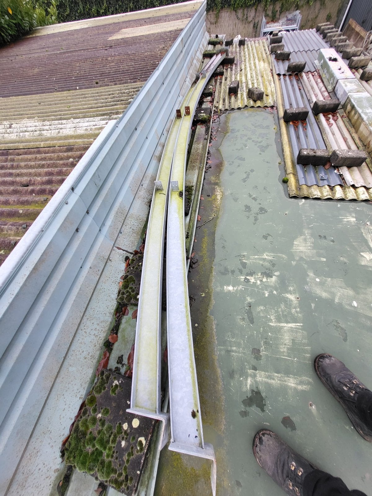 2 metalen spanten / bogen, Doe-het-zelf en Verbouw, Metalen, Ophalen, Zo goed als nieuw