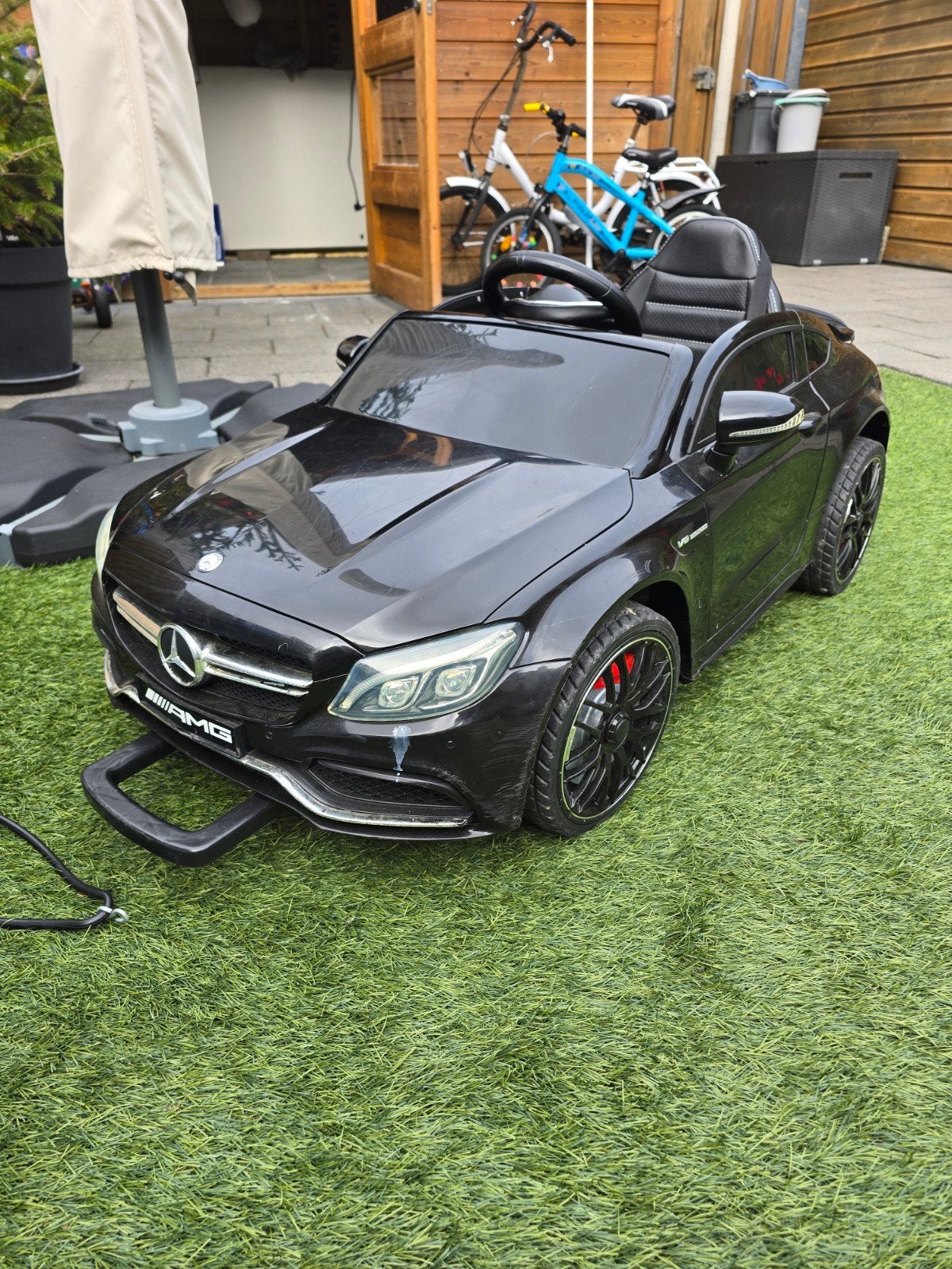 Mercedes C63 kinderauto met nieuwe accu, Ophalen, Gebruikt