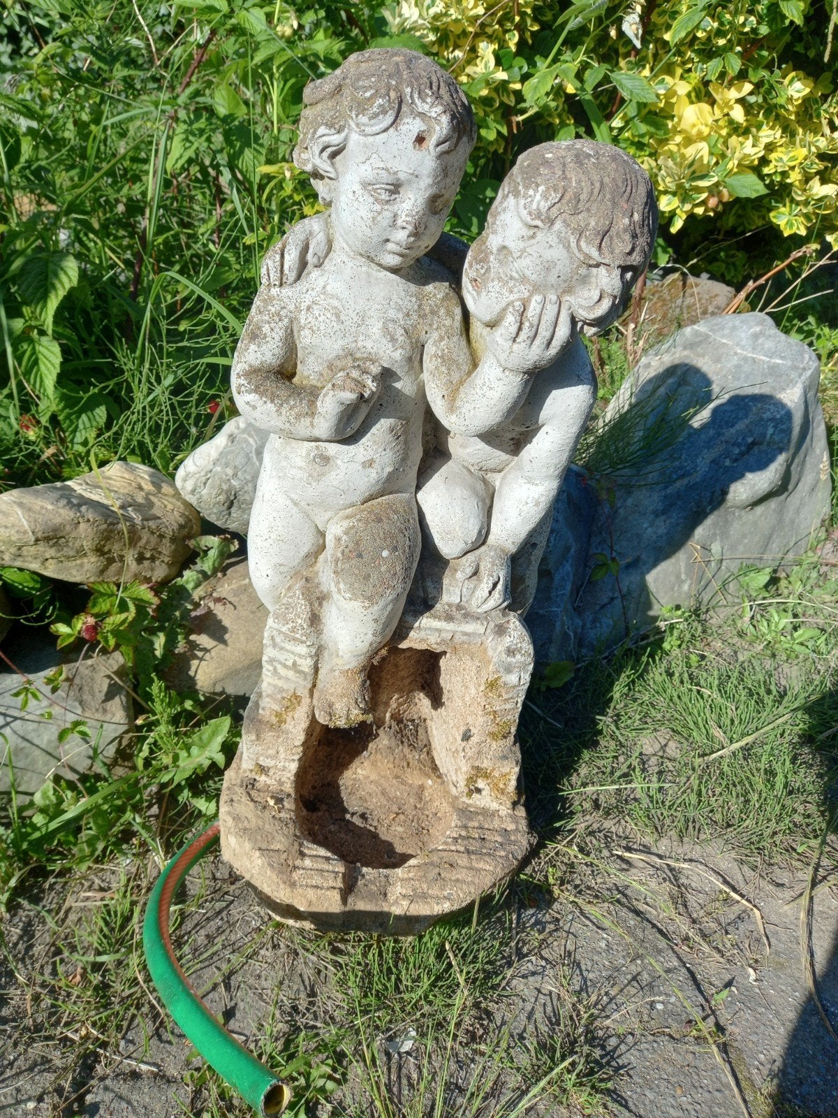Waterornament / Fontein massief beton ca. 60cm hoog, Ophalen