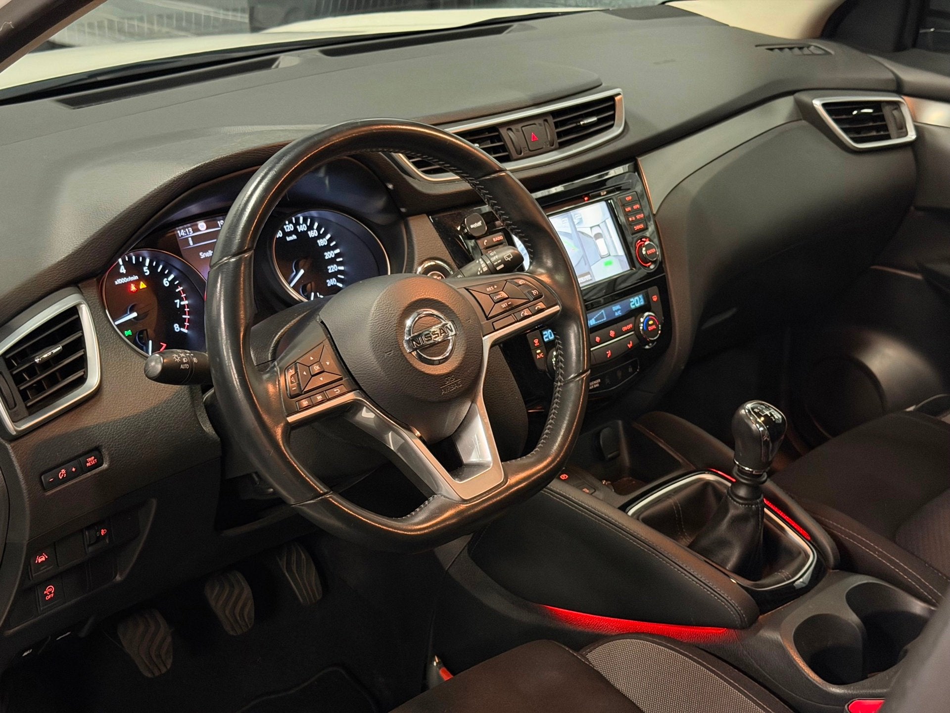Nissan Qashqai 1.2 N-Connecta 2E-EIG/NAVI/PANO/LED/CLIMATE/3, Voorwielaandrijving, Dealer onderhouden, Stof, Gebruikt