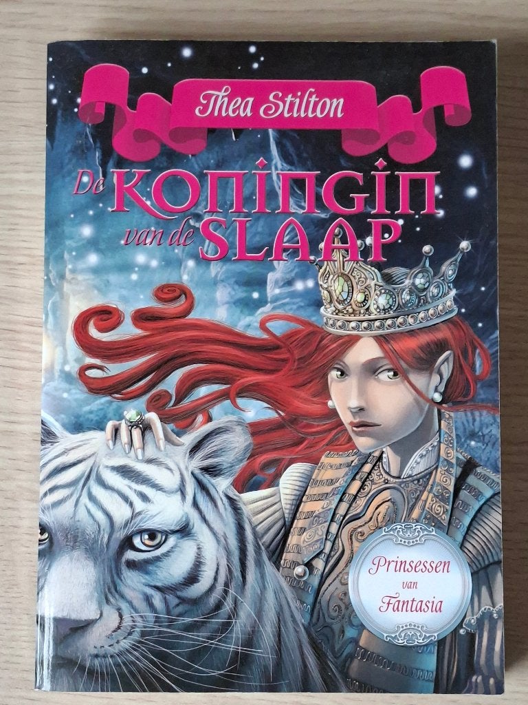 Thea Stilton - De Koningin van de Slaap (Zo goed als nieuw), Boeken, Ophalen of Verzenden, Zo goed als nieuw, Thea Stilton