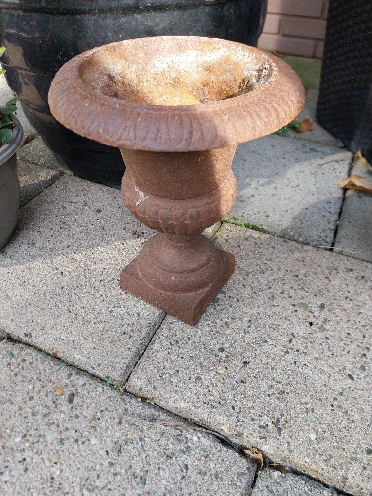 Decoratieve gietijzeren plantenbak / urn, Ophalen of Verzenden, Gebruikt