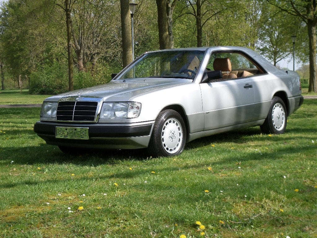 Mercedes 230 CE . 1987 Sportcoupe, Automaat, Beige, 4 cilinders, Elektrische ramen