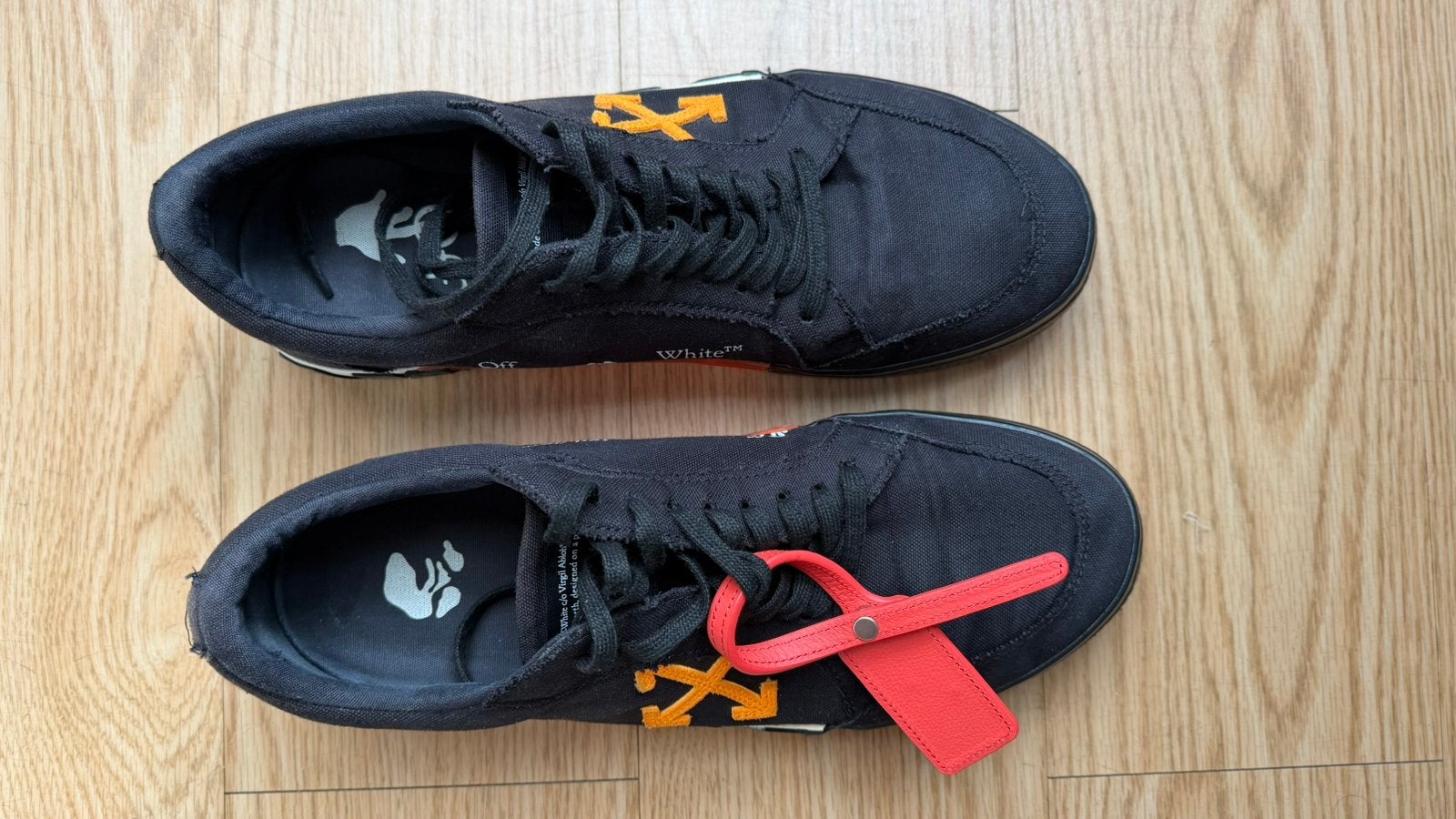 OFF-White Arrow Low Vulcanized Sneakers 45 size, Ophalen of Verzenden, Zo goed als nieuw, Zwart