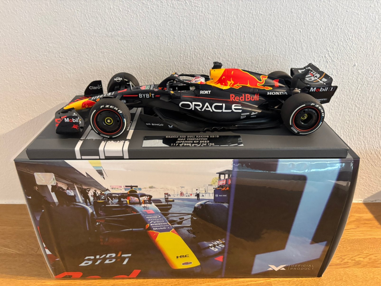 Max verstappen RB19 winner japan 2023 1:18 model, Verzamelen, Ophalen of Verzenden, Zo goed als nieuw, Formule 1