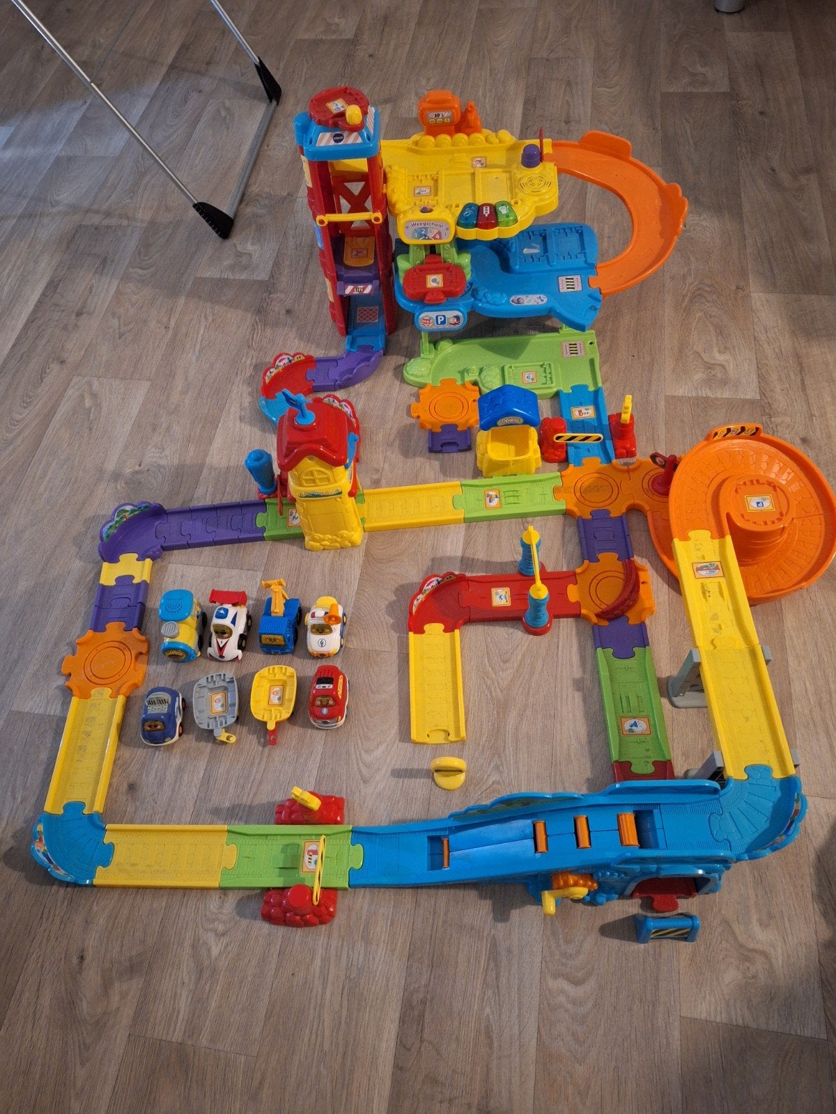 V tech Toet Toet baan. parkeergareage en treinstation, Ophalen of Verzenden