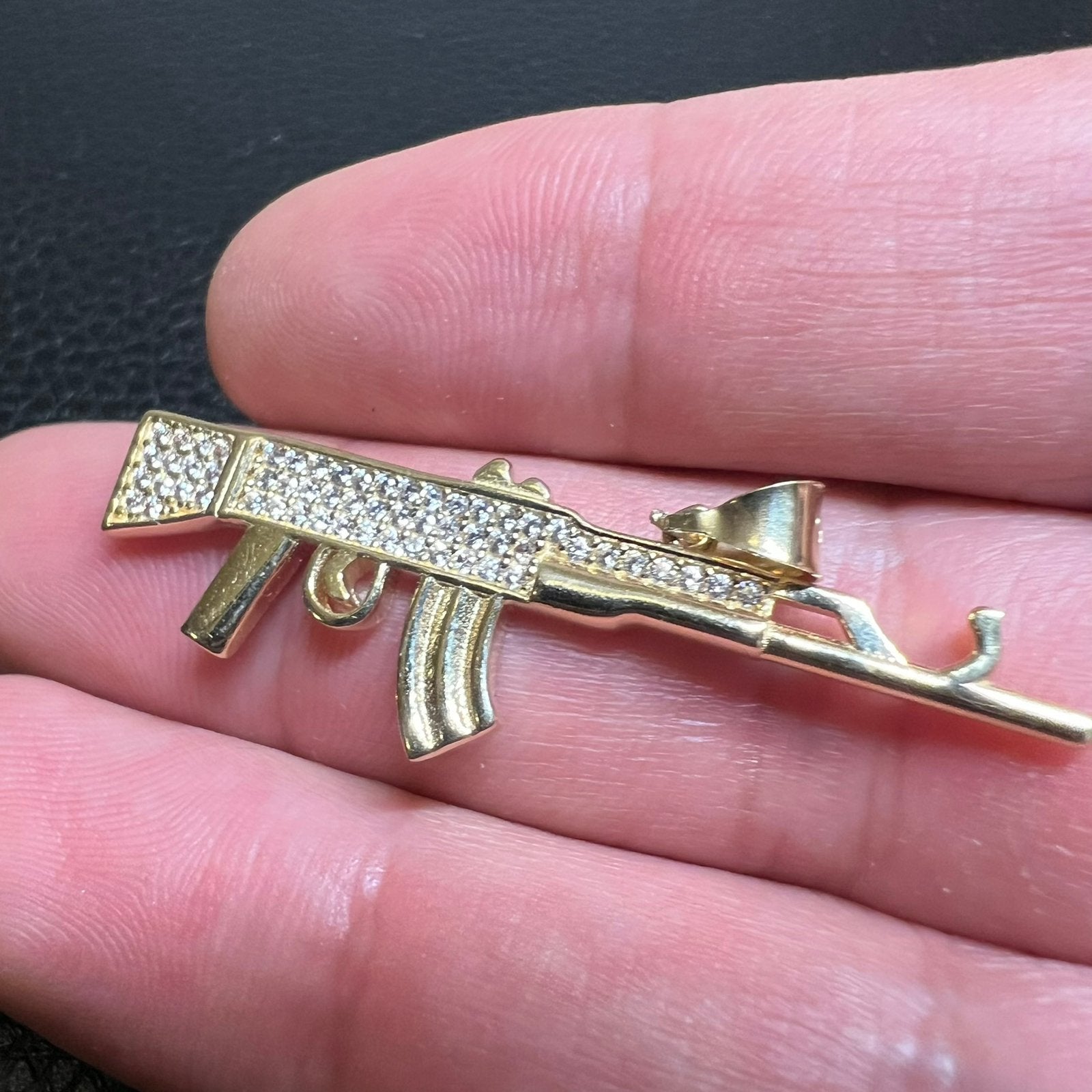 14 karaats gouden hanger geweer kettinghanger gun, Ophalen of Verzenden, Nieuw, Goud, Kruis of Symbool