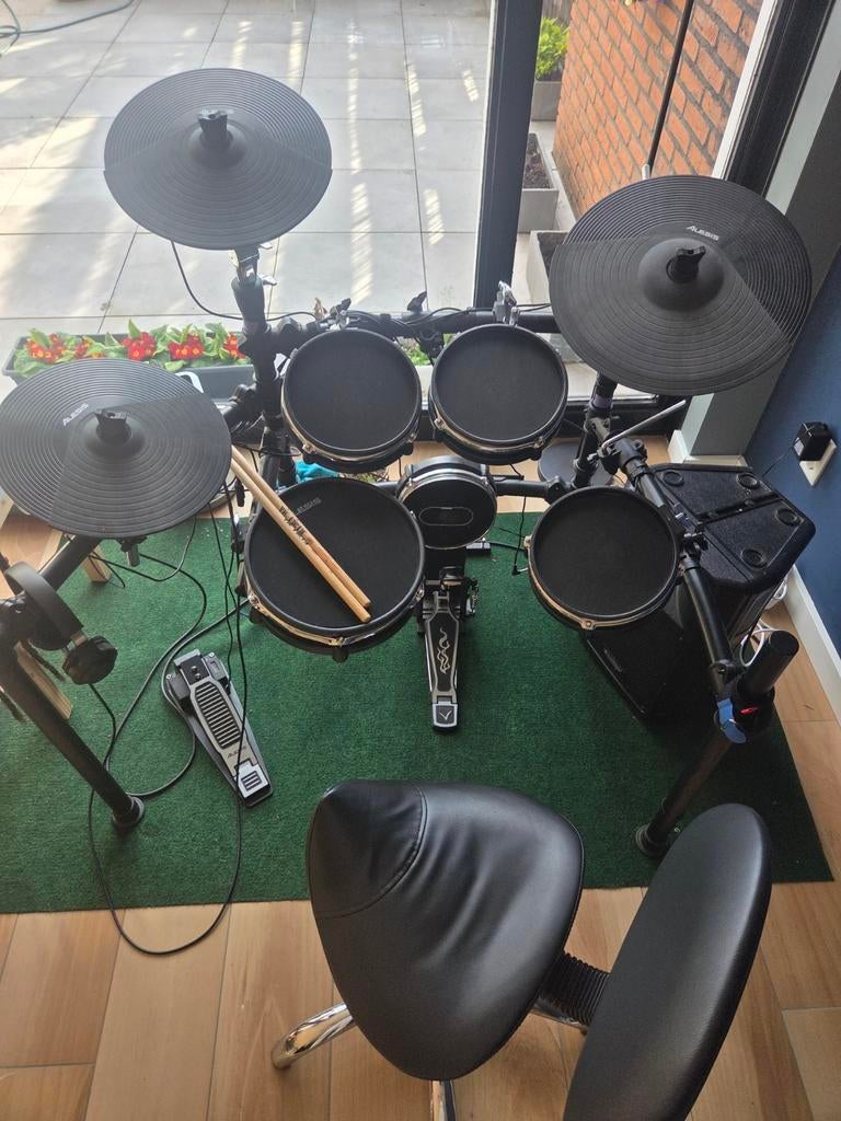 Alesis drumstel zonder Omnitronic speaker en kruk, Ophalen of Verzenden, Minder dan 60 watt, Overige typen, Overige merken