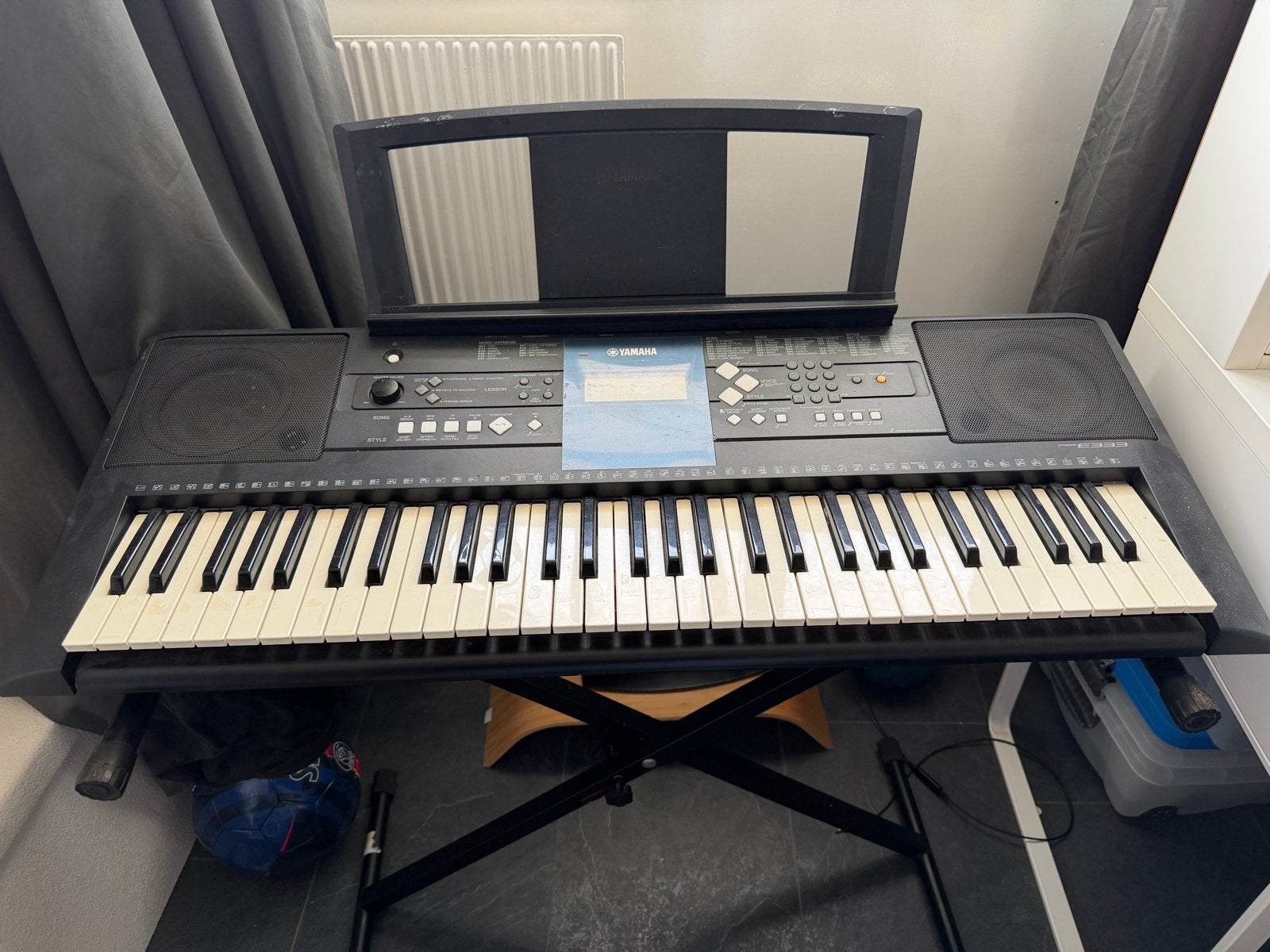 Yamaha PSR-E333 keyboard met bladstandaard, Muziek en Instrumenten, Ophalen, Yamaha, Met standaard, 61 toetsen