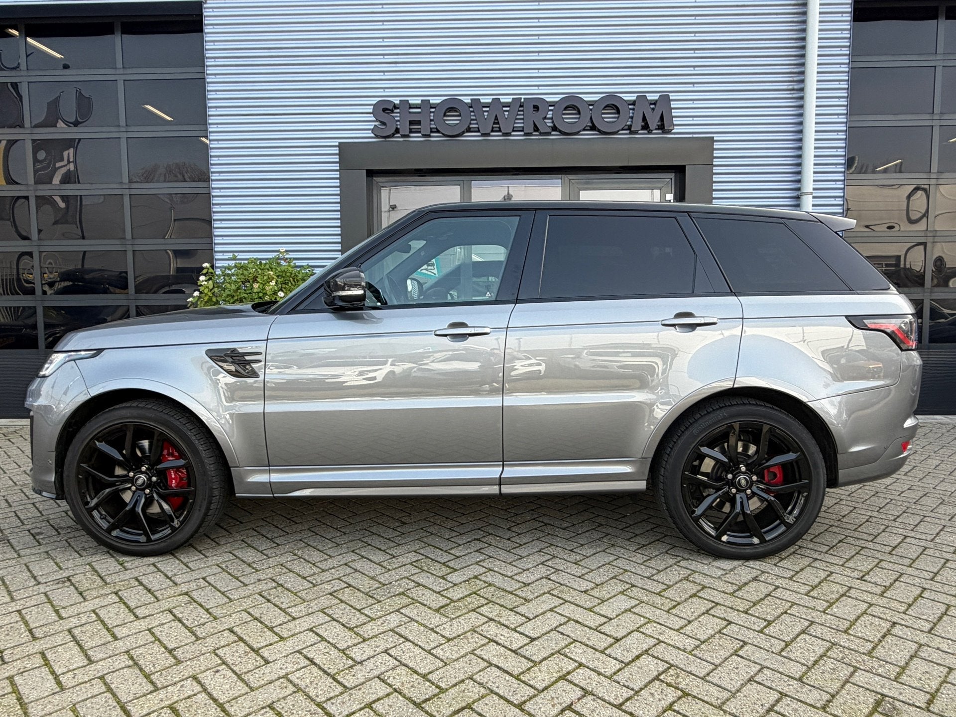 Land Rover Range Rover Sport P575 SVR Carbon Edition Suede h, Auto's, Land Rover, Automaat, Gebruikt, 3000 kg, Leder