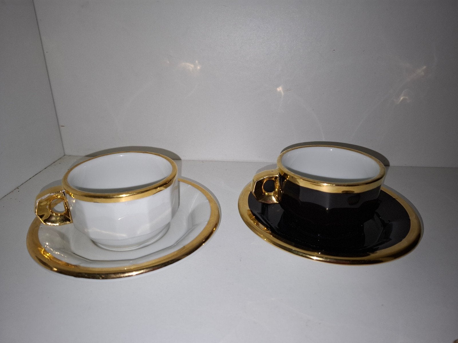 Pillivuyt koffie KoppenZwart/Wit met Gouden Rand, Ophalen