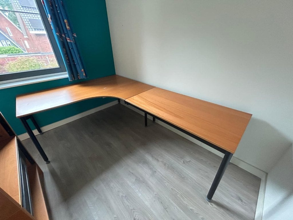 IKEA lang houten bureau met hoek (gedemonteerd), Ophalen, Gebruikt, Hout, Hoekbureau