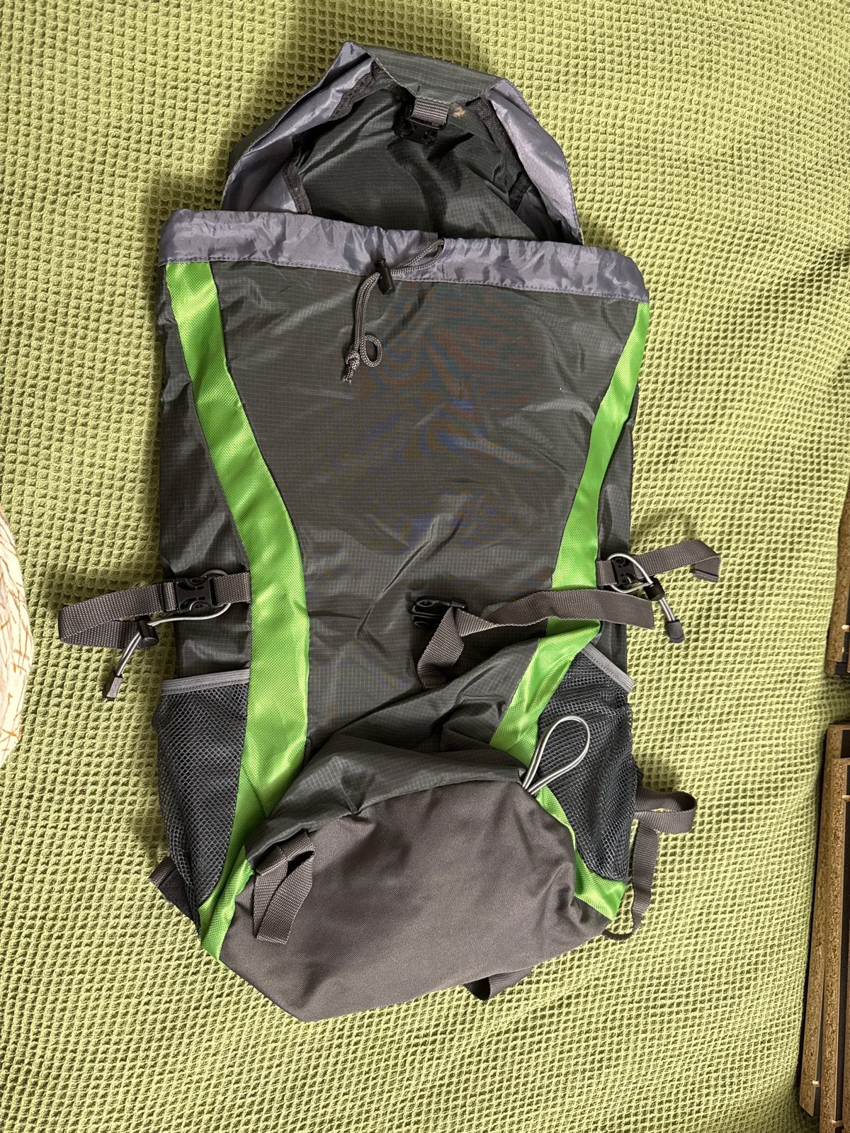 Crivit Rugzak met regenhoes - Ideaal voor wandelen, 25 tot 40 cm, Ophalen of Verzenden, Zo goed als nieuw, Trekking