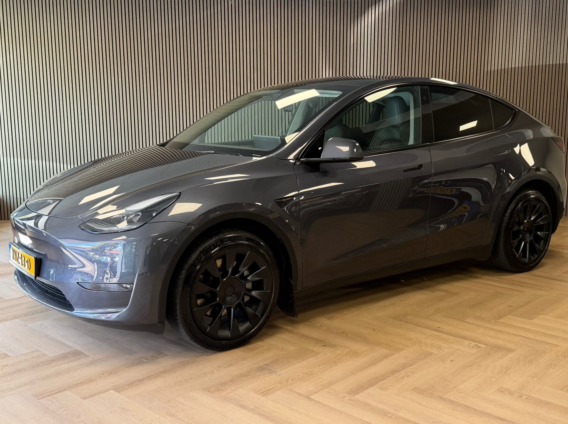 Tesla Model Y Long Range AWD dual motor 75 kWh 533KM bereik