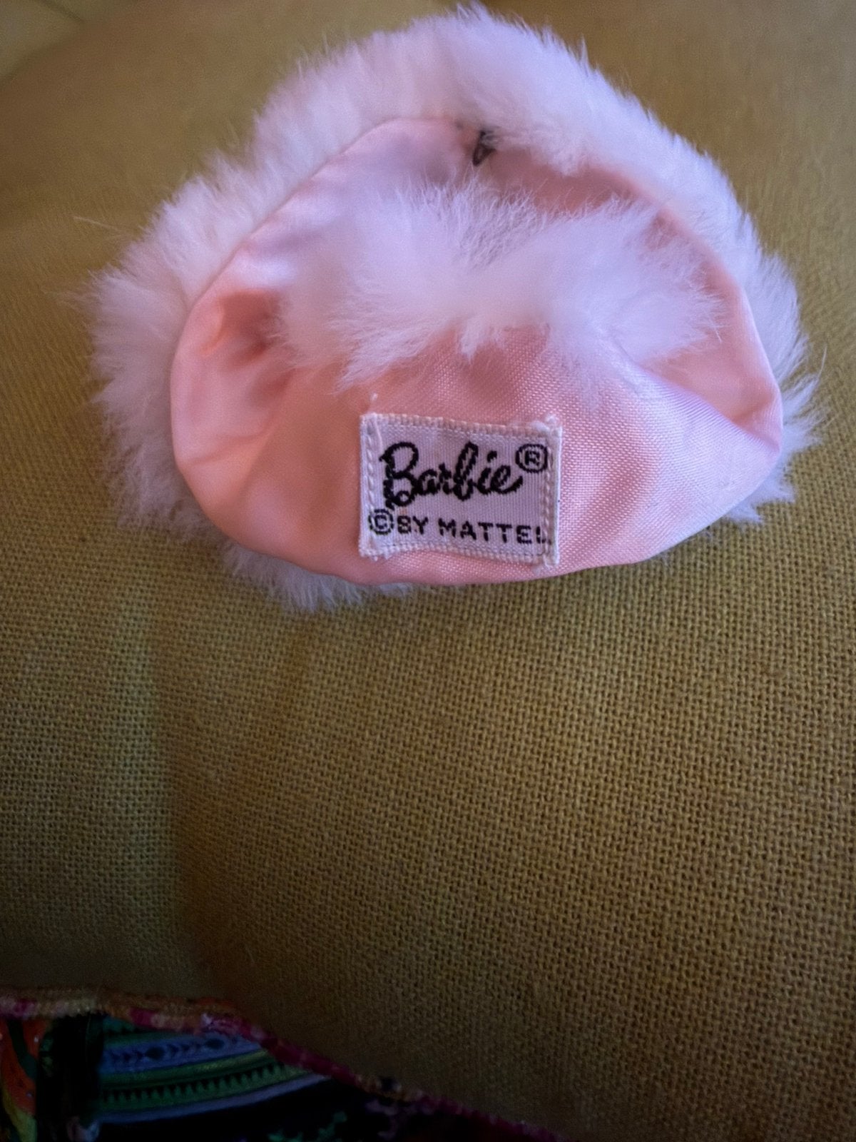 Barbie vintage bontstola roze binnenkant stola is mint, Ophalen of Verzenden, Zo goed als nieuw, Kleertjes