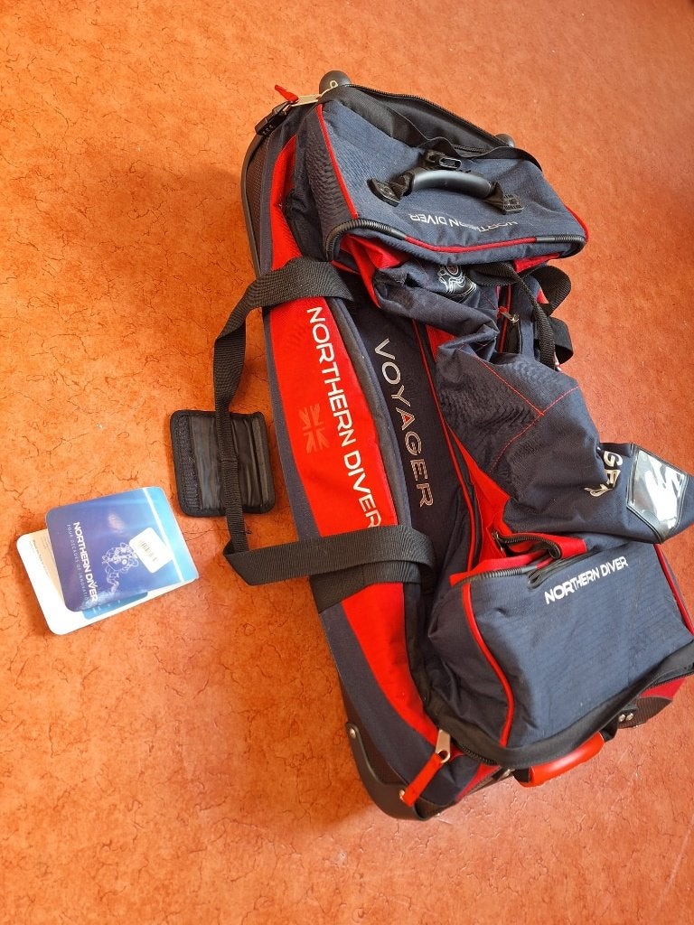 136 liter reistas / duiktas - niet gebruikt & in goede staat, 30 cm of meer, Blauw, 80 cm of meer, Zo goed als nieuw