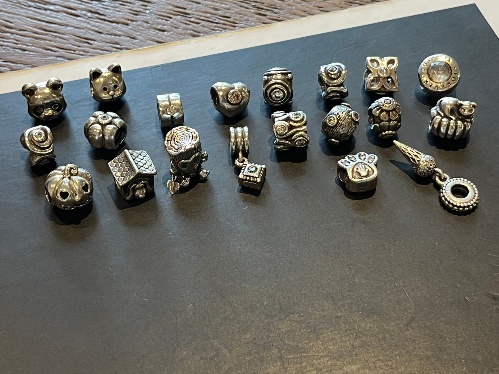 Pandora  spannende  bedels., Pandora, Ophalen of Verzenden, Zo goed als nieuw, 4 bedels of meer